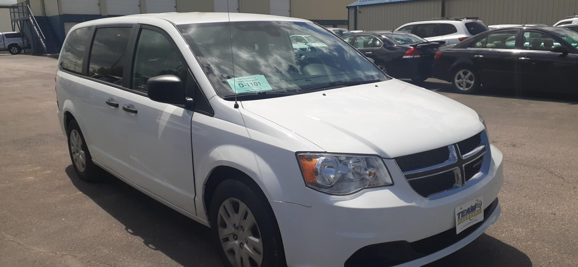 2019 Dodge Grand Caravan SE Plus (2C4RDGBG7KR) with an 3.6L V6 DOHC 24V engine, 6A transmission, located at 2015 Cambell Street, Rapid City, SD, 57701, (605) 342-8326, 44.066433, -103.191772 - CARFAX AVAILABLE - Photo#4